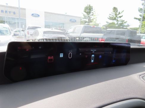 New 2025 Ford Expedition Platinum w/ Driver's Package image 11