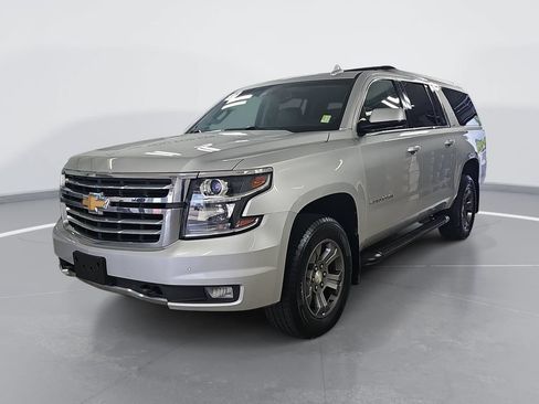 Used 2017 Chevrolet Suburban LT w/ Luxury Package AWD/4WD image 9