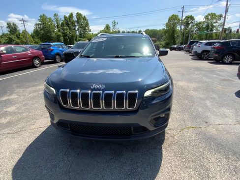 Used 2019 Jeep Cherokee Latitude Plus w/ Cold Weather Group AWD/4WD image 3