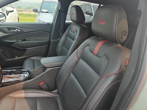 Used 2024 Chevrolet Trax RS w/ Sunroof Package FWD image 8