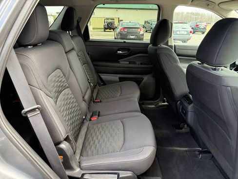 Used 2025 Nissan Pathfinder SV image 17