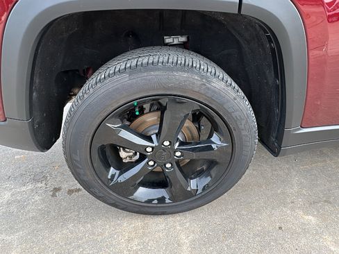 Used 2024 Jeep Grand Cherokee Altitude image 32