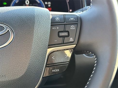 Used 2025 Toyota Camry SE image 26