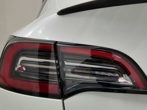 Used 2024 Tesla Model Y Performance AWD/4WD image 25