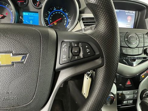Used 2016 Chevrolet Cruze LT FWD image 12