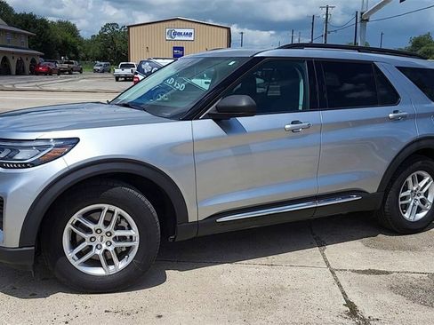 Used 2025 Ford Explorer Active image 4