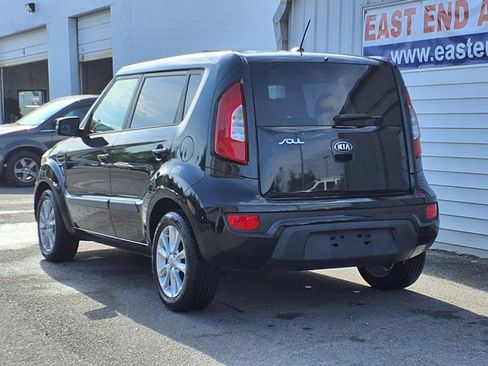 Used 2013 Kia Soul + FWD image 3