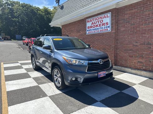 Used 2016 Toyota Highlander Plus AWD/4WD image 1