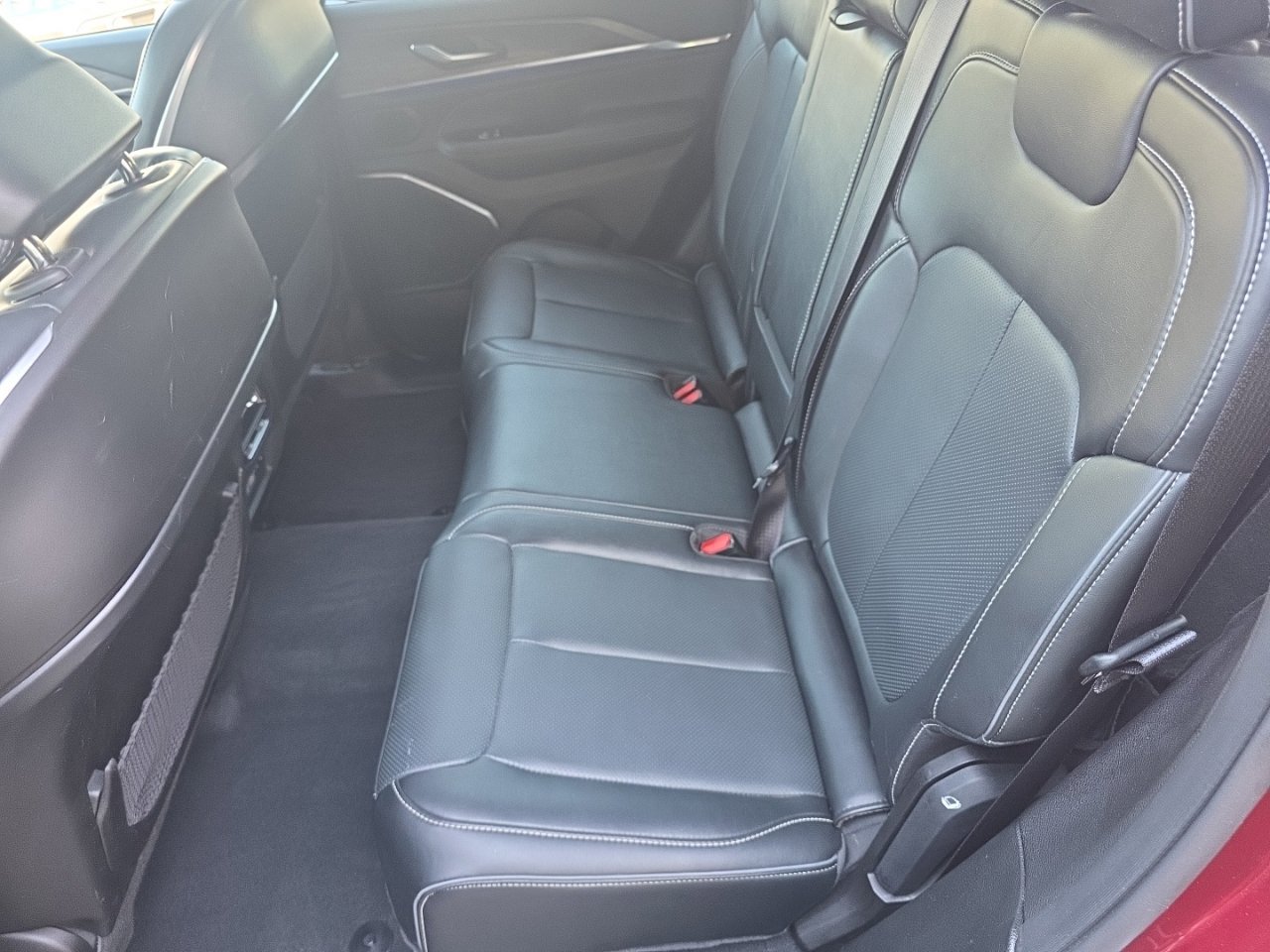 Used 2025 Jeep Grand Cherokee Overland w/ Adv Protech Group III AWD/4WD image 13