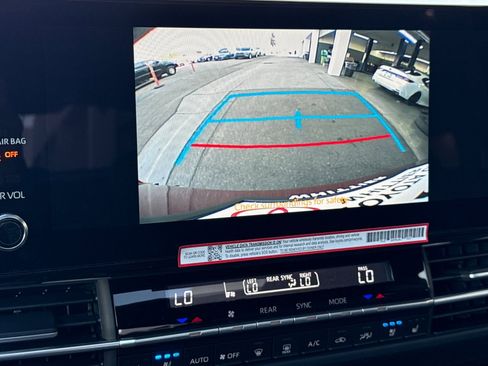 Certified 2025 Toyota Sienna XSE image 27