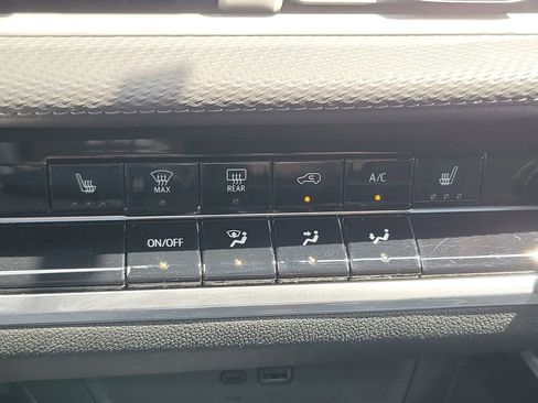 Used 2025 Chevrolet Equinox LT FWD image 30