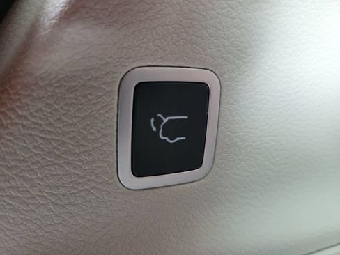 Used 2024 Chrysler Pacifica Touring-L FWD image 8