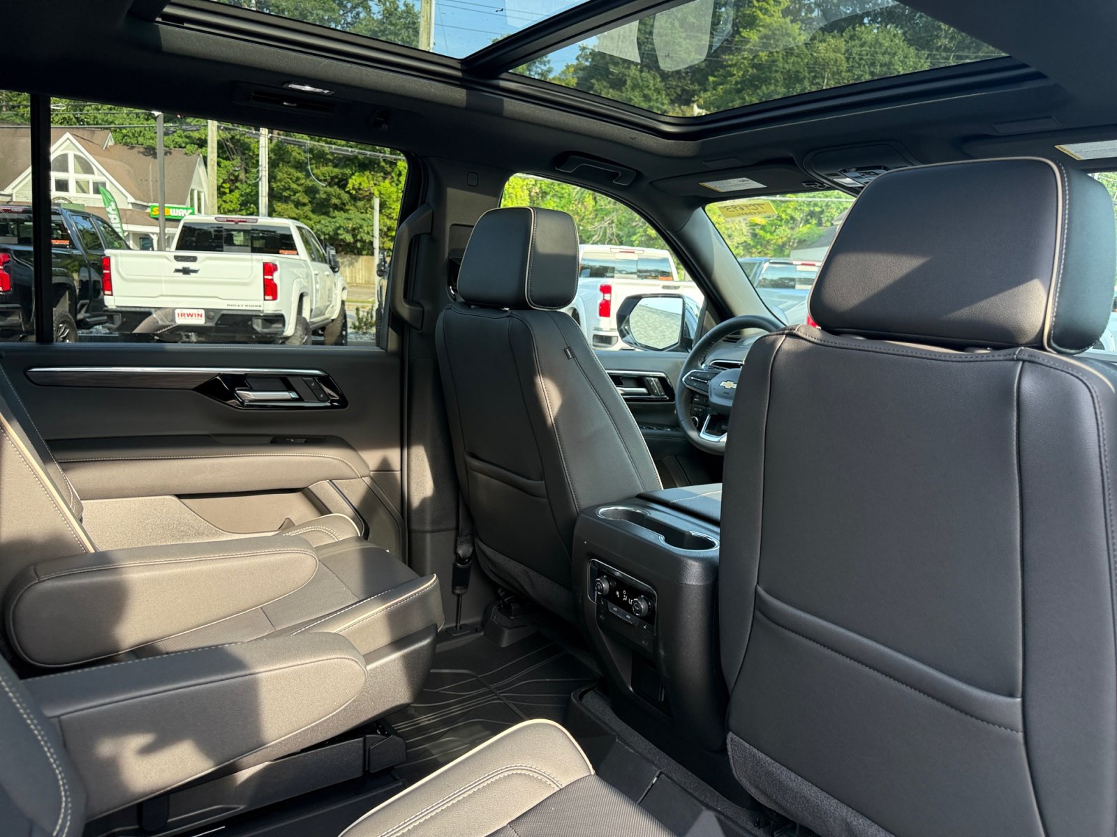 New 2026 Chevrolet Suburban Premier w/ Sun And Tow Package AWD/4WD image 27