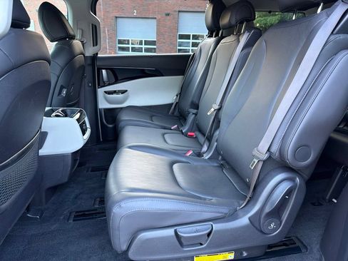 Certified 2024 Kia Carnival EX FWD image 28