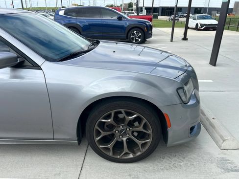 Used 2018 Chrysler 300 S w/ 300S Premium Group RWD image 4