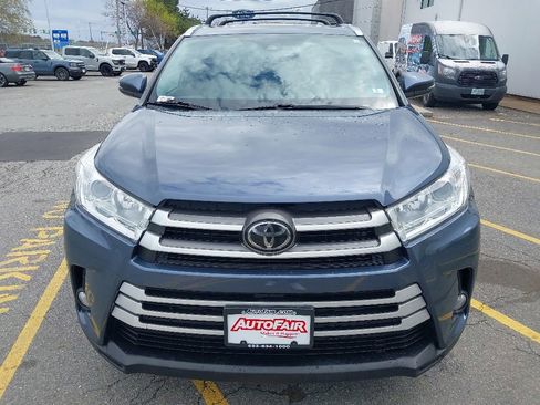 Used 2019 Toyota Highlander XLE AWD/4WD image 3
