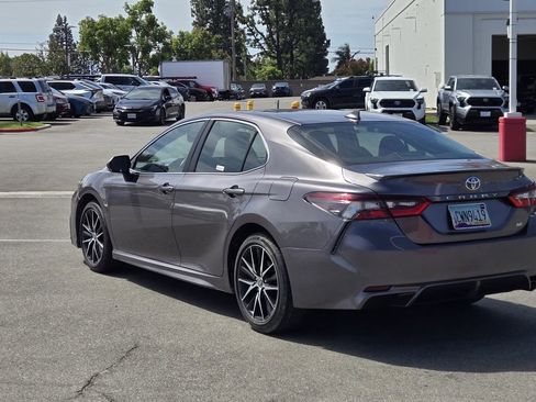 Used 2024 Toyota Camry SE FWD image 4