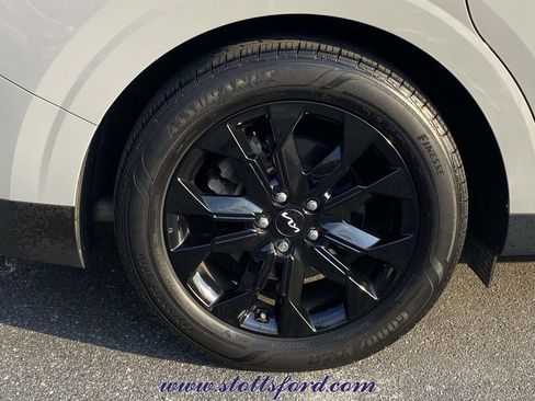 Used 2024 Kia Carnival SX Prestige image 7