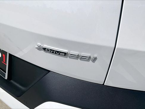 Used 2026 BMW X2 xDrive28i AWD/4WD image 9