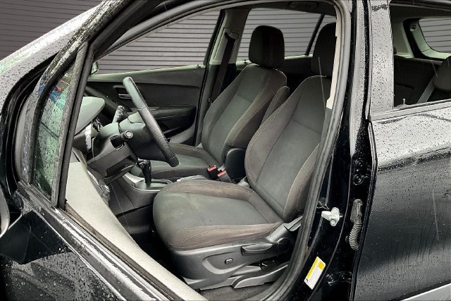 Used 2018 Chevrolet Trax LS FWD image 18