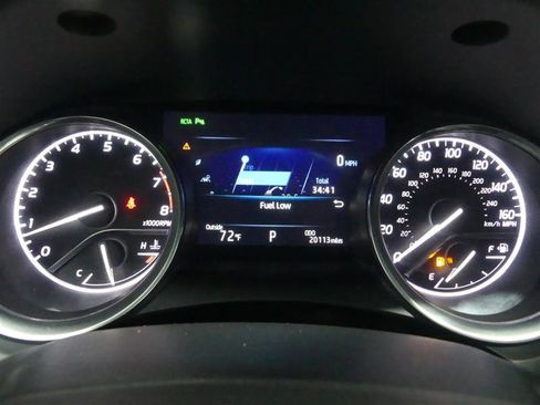 Used 2018 Toyota Camry XLE FWD image 32