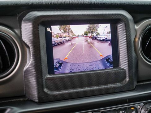 Used 2023 Jeep Gladiator Sport image 23