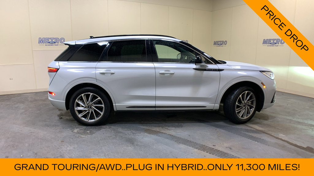 Used 2025 Lincoln Corsair Grand Touring w/ Towing Package AWD/4WD image 2