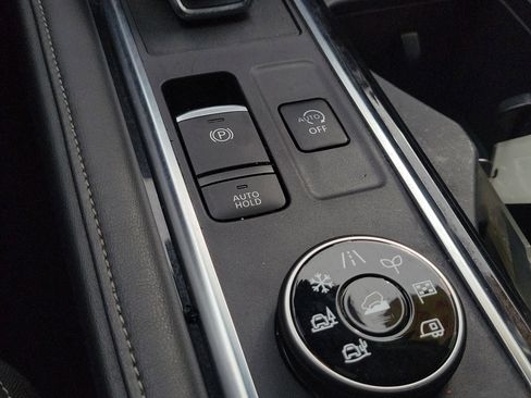 Used 2024 Nissan Pathfinder SV image 28