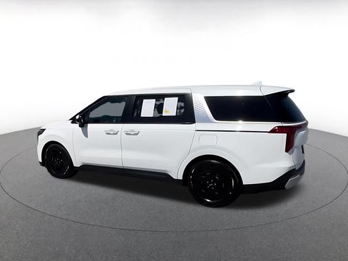 Used 2026 Kia Carnival FWD image 9