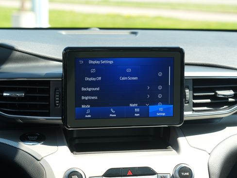 Used 2024 Ford Explorer XLT w/ Equipment Group 202A AWD/4WD image 24