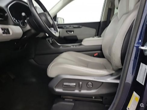 Used 2023 Honda Pilot Touring image 11