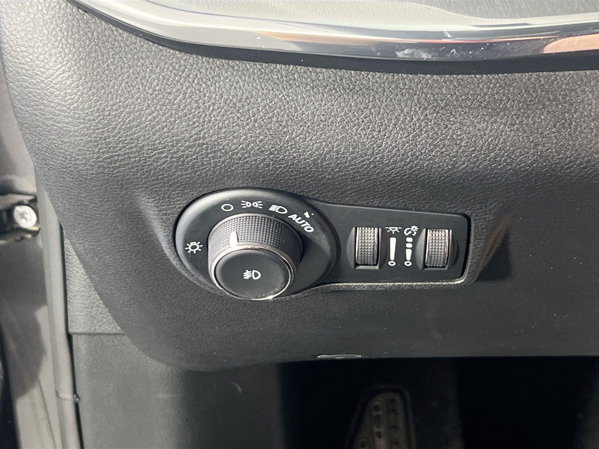 Used 2023 Jeep Compass Limited w/ Elite Group AWD/4WD image 10
