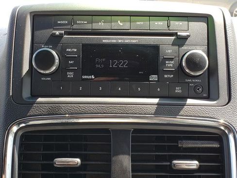 Used 2016 Dodge Grand Caravan SE image 22