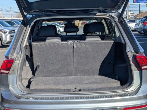 Used 2024 Volkswagen Tiguan SE image 34