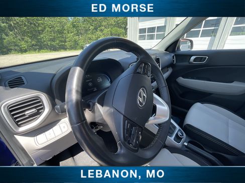 Used 2025 Hyundai Venue SEL FWD image 10