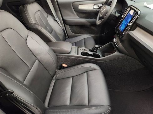 New 2025 Volvo XC40 B5 Core w/ Protection Package Premier image 3