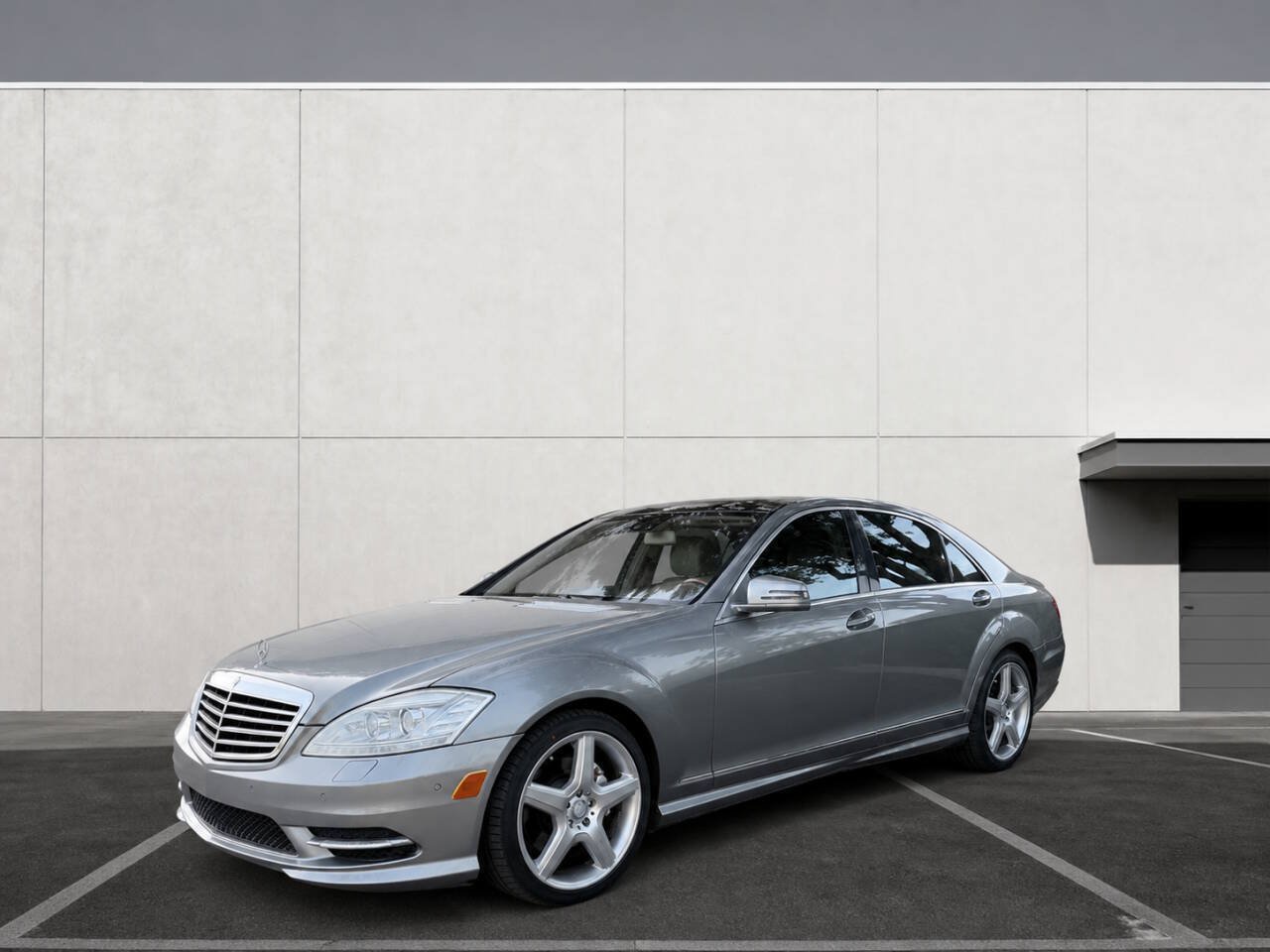 Used 2011 Mercedes-Benz S 550 w/ Sport Pkg Plus One image 2