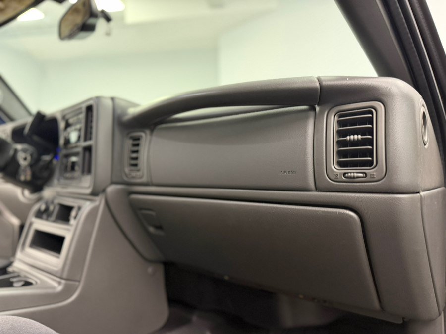 Used 2005 GMC Sierra 1500 SLE w/ Safe And Sound Package AWD/4WD image 41