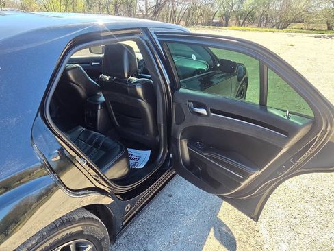 Used 2017 Chrysler 300 S w/ 300S Premium Group image 18