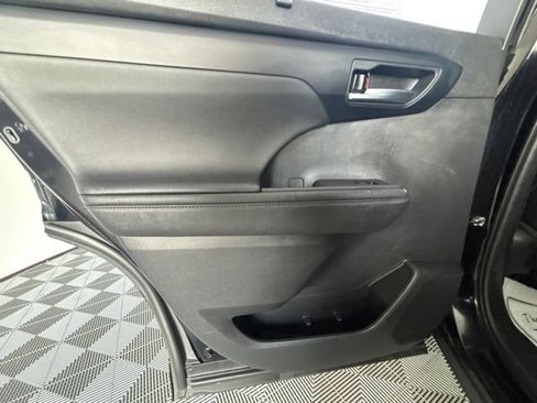 Used 2023 Toyota Highlander XLE AWD/4WD image 21