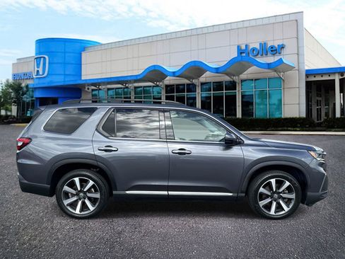 Certified 2025 Honda Pilot Touring image 2
