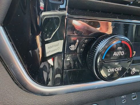 Used 2022 Nissan Rogue SV w/ SV Premium Package image 23