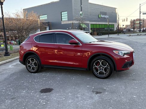 Used 2018 Alfa Romeo Stelvio AWD image 7