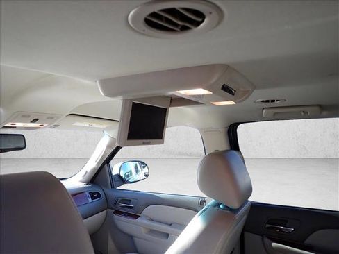 Used 2014 GMC Yukon XL SLT w/ SLT-2 Equipment Package image 12