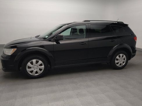 Used 2018 Dodge Journey SE w/ Connectivity Group FWD image 2