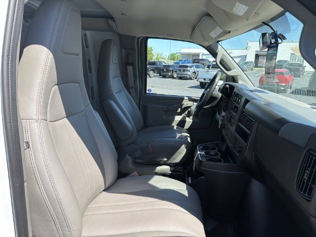 Used 2026 Chevrolet Express 2500 Extended w/ Driver Convenience Package RWD image 18