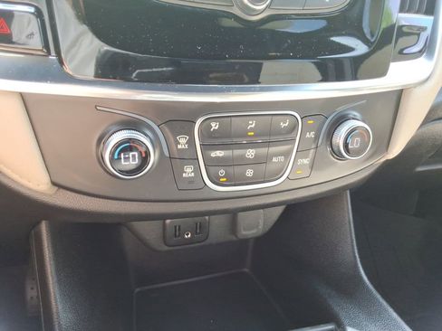 Certified 2023 Chevrolet Traverse LS FWD image 32