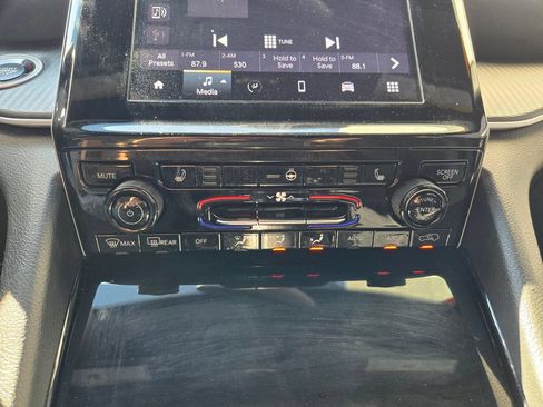 Used 2023 Jeep Grand Cherokee Altitude AWD/4WD image 26