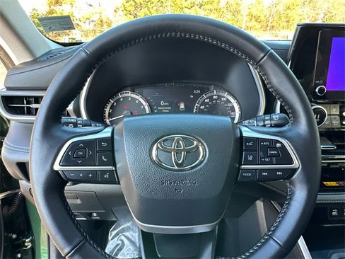 Certified 2025 Toyota Highlander XLE image 27