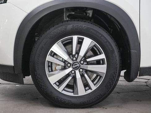 Used 2023 Nissan Pathfinder SL AWD/4WD image 31